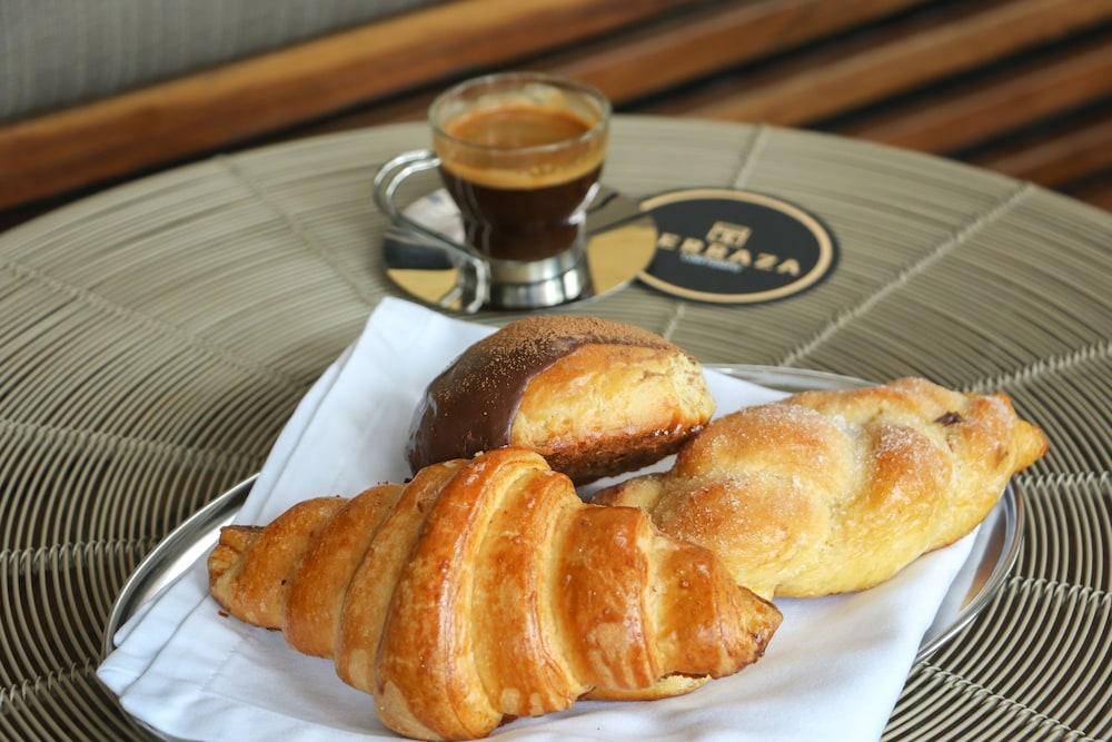 金宝套房酒店 墨西哥城 外观 照片 Croissant and chocolate bun