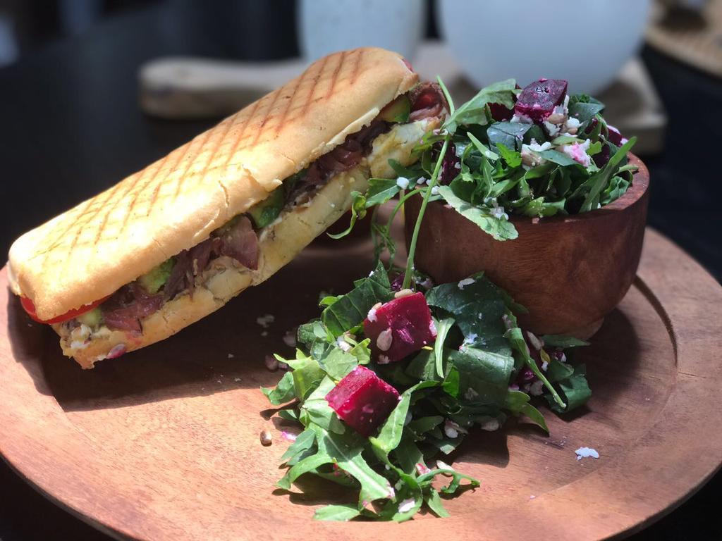 金宝套房酒店 墨西哥城 外观 照片 A vegan sandwich with a salad