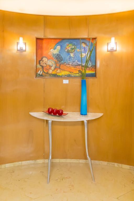 金宝套房酒店 墨西哥城 外观 照片 A console table