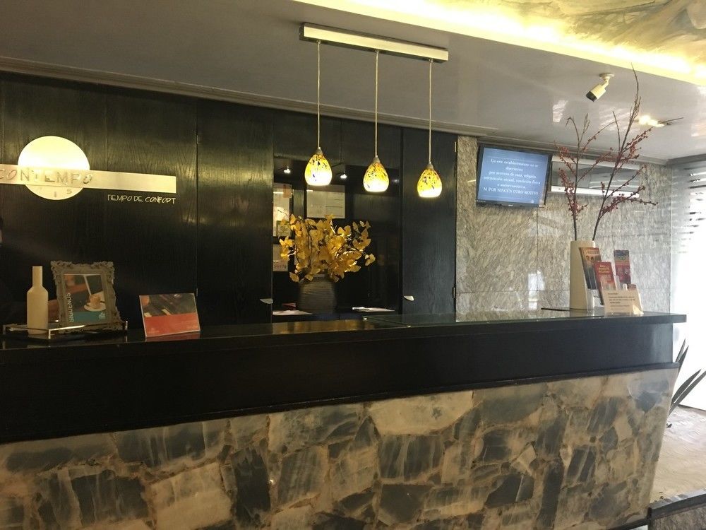 金宝套房酒店 墨西哥城 外观 照片 Reception desk at the hotel