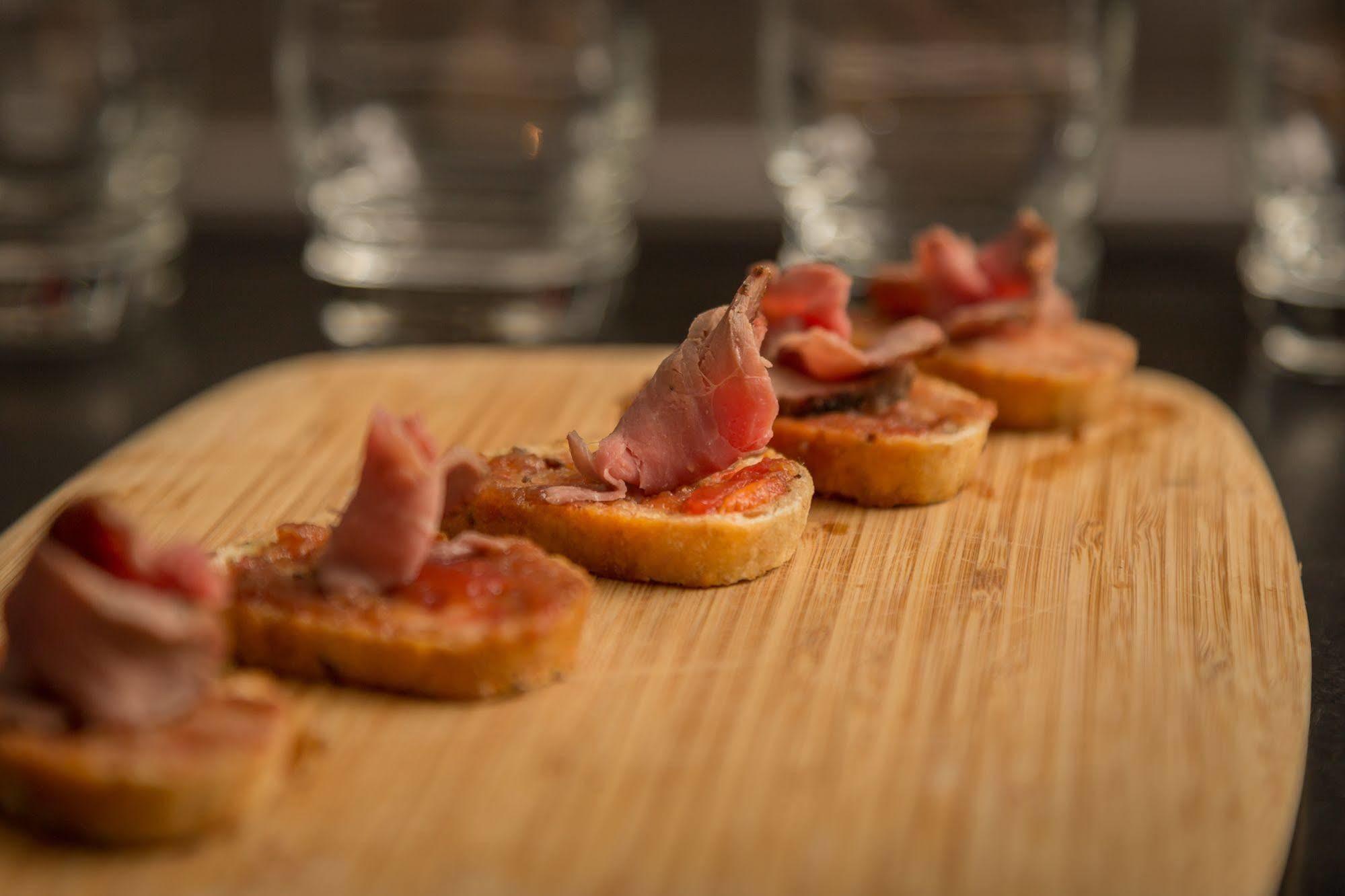 金宝套房酒店 墨西哥城 外观 照片 Toast with ham